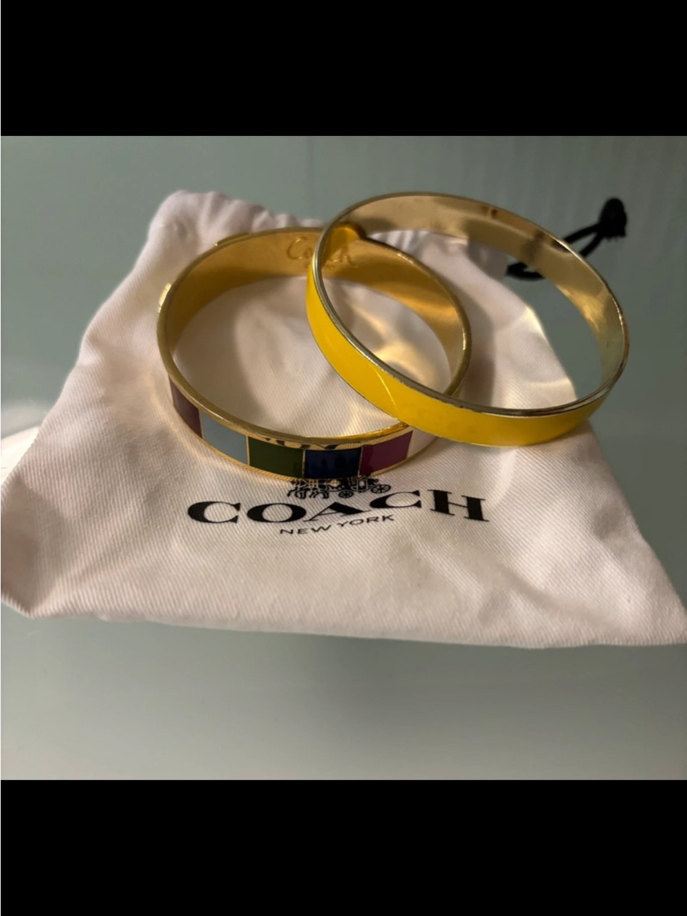 Coach Legacy Stripe Enamel
Bangle Bracelet Gold Tone
Multicolor Vintage Y2K